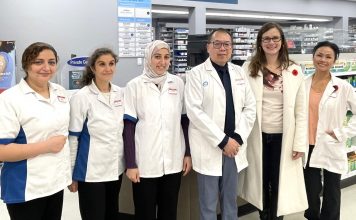 列治文省議員葛凱莉探訪藥局強調接種流感與新冠疫苗重要性 flickr.com