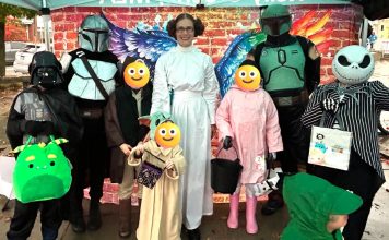 列治文省議員葛凱莉熱情參與萬聖節糖果巡遊 flickr.com